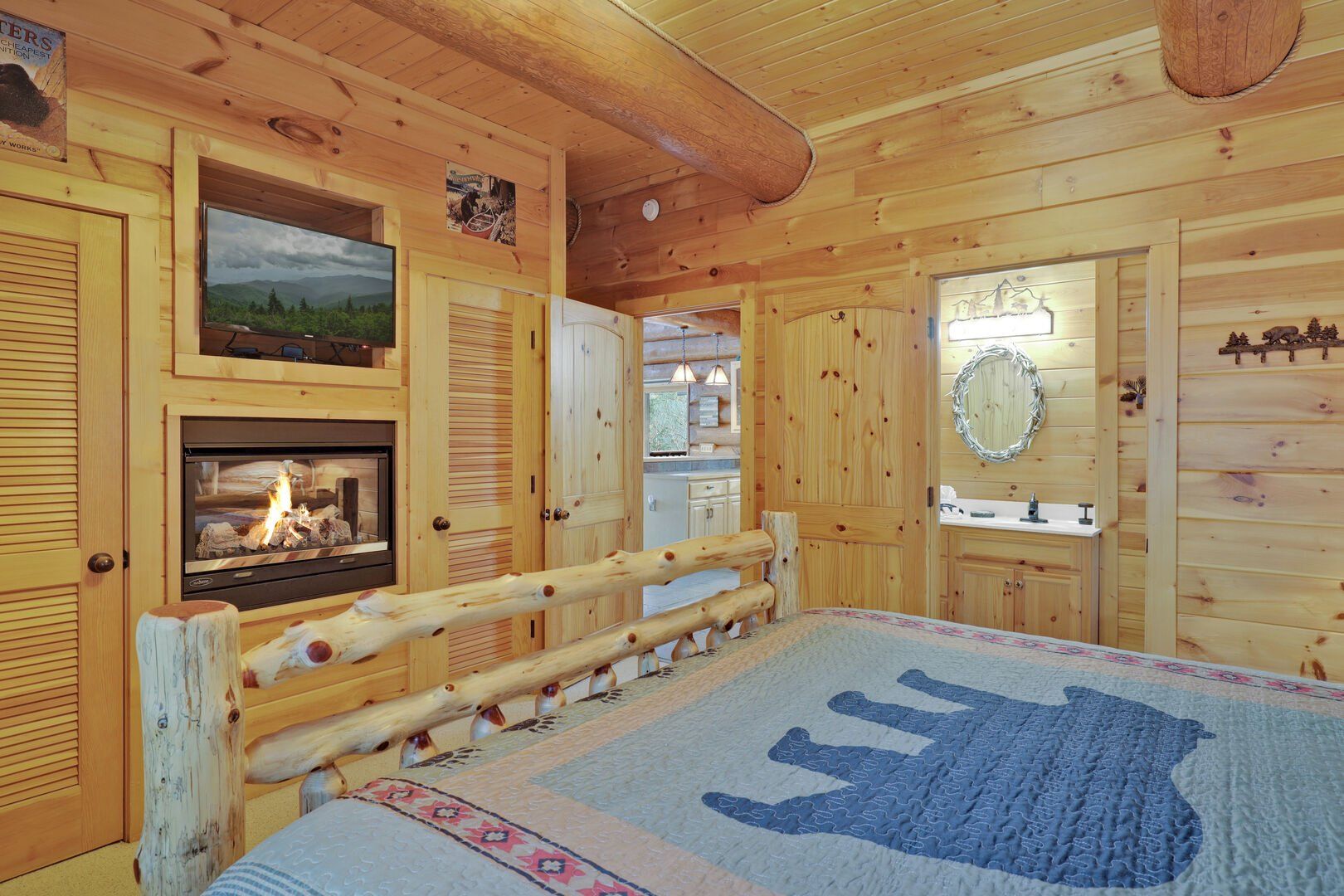 Waters Edge Lodge guest bedroom